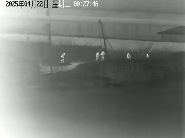 非法捕捞水中“软黄金”，五人被抓获……