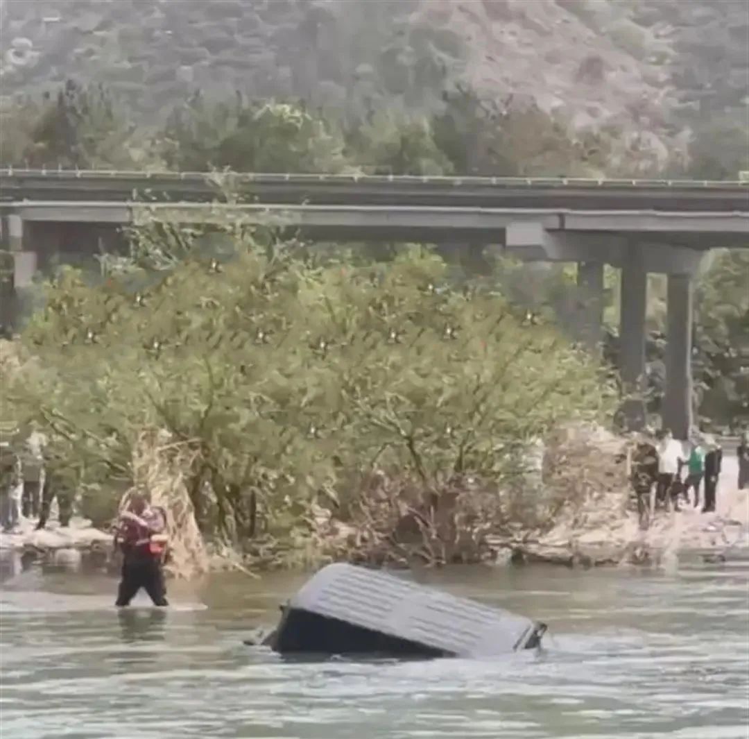 官方确认:司机已遇难!再次提醒→ 官方确认:司机已遇难!再次提醒→