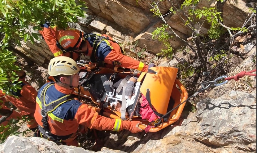 女子为体验登山乐趣走“野路”,结果全身多处摔骨折! 女子为体验登山乐趣走“野路”,结果全身多处摔骨折!