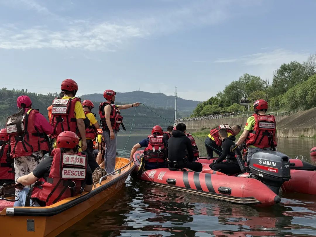 官方确认:司机已遇难!再次提醒→ 官方确认:司机已遇难!再次提醒→