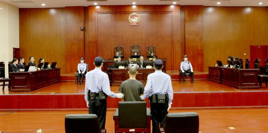 死刑复核期间，他承认了驾车运毒