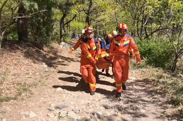 女子为体验登山乐趣走“野路”,结果全身多处摔骨折! 女子为体验登山乐趣走“野路”,结果全身多处摔骨折!