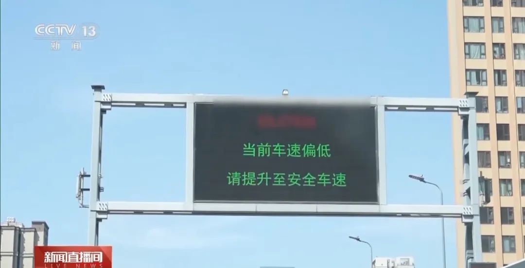 第一辆车是在“爬”?多地交警出手,严查“龟速车”! 第一辆车是在“爬”?多地交警出手,严查“龟速车”!