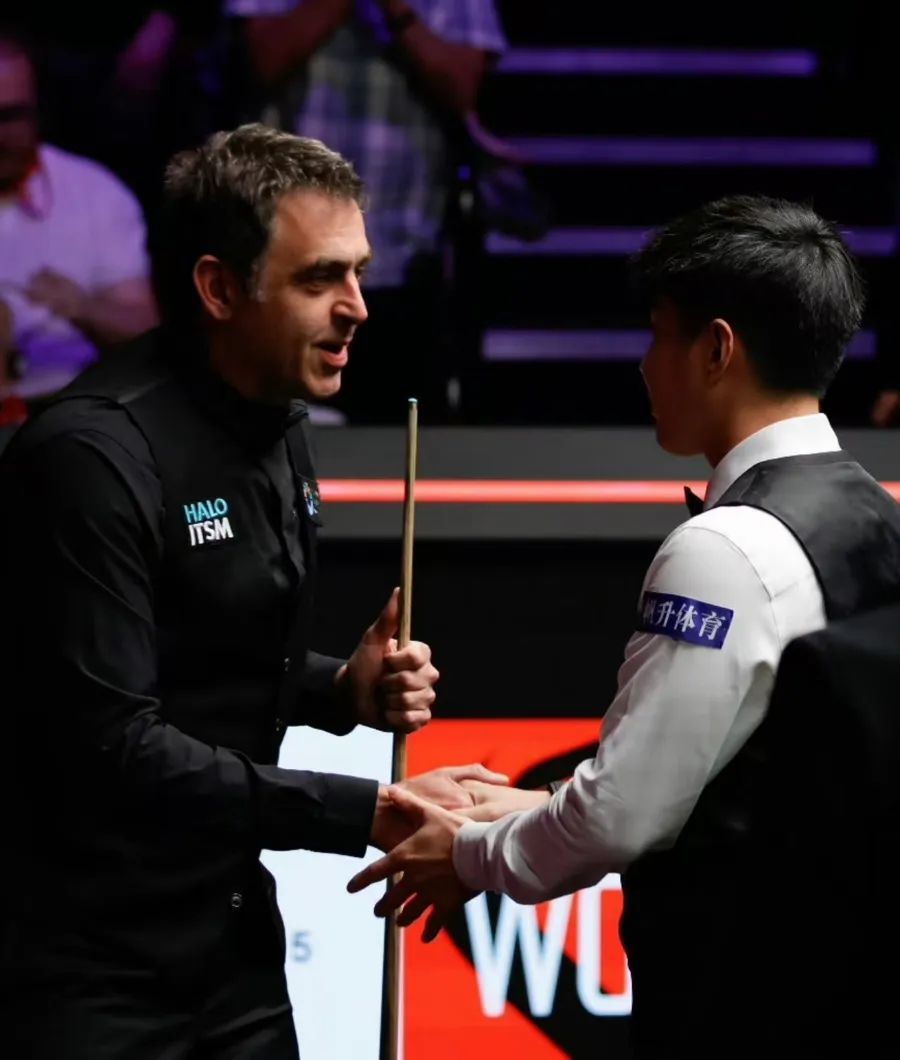 当年站在奥沙利文旁边的孩子,终于追上偶像的脚步 当年站在奥沙利文旁边的孩子,终于追上偶像的脚步