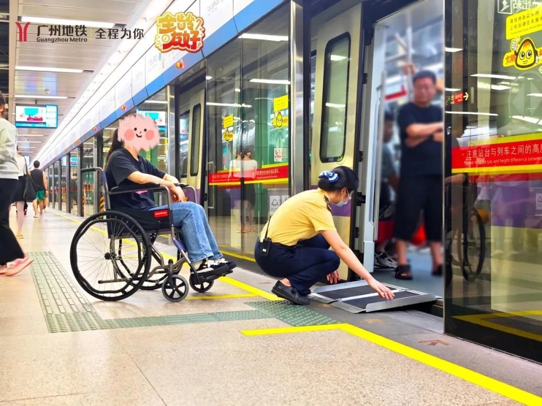 广州地铁连这个都有了？网友：实用！早高峰有救了！