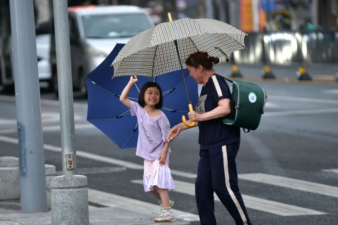 又是下班雨!广州多区预警已生效,网友:广州的雨是会卡点的 又是下班雨!广州多区预警已生效,网友:广州的雨是会卡点的