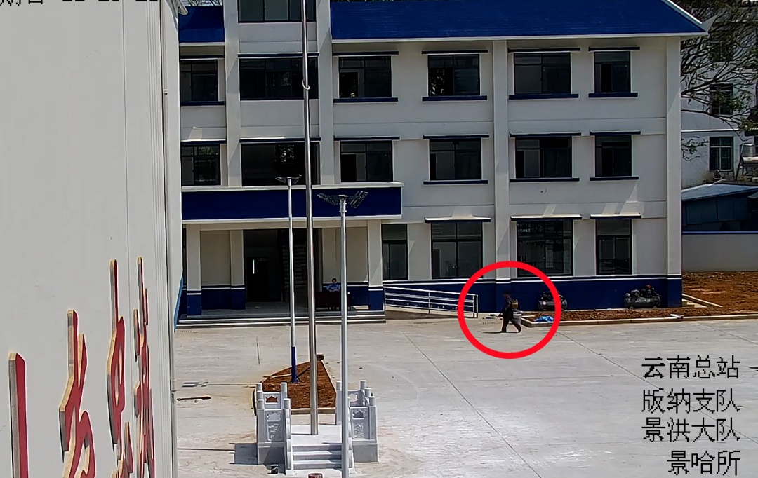 云南74岁爷爷徒步12公里，只为……