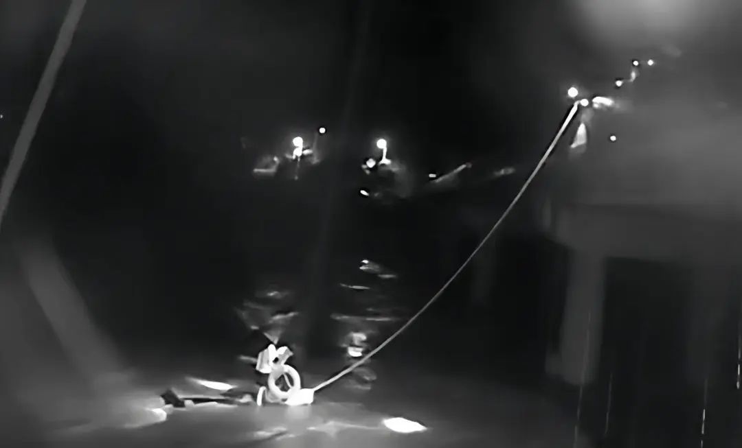 进入汛期!河道水位暴涨致俩村民被困,警惕施救自救不当遇险 进入汛期!河道水位暴涨致俩村民被困,警惕施救自救不当遇险