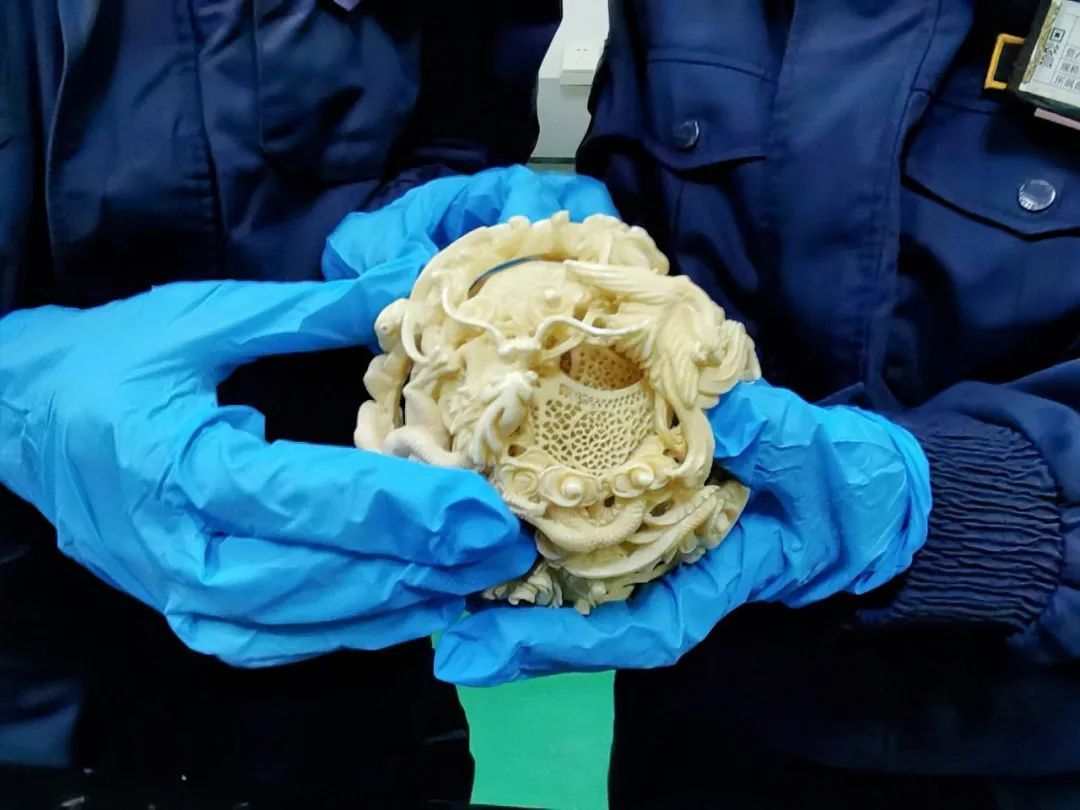 广州海关查获“鬼工球”1件！