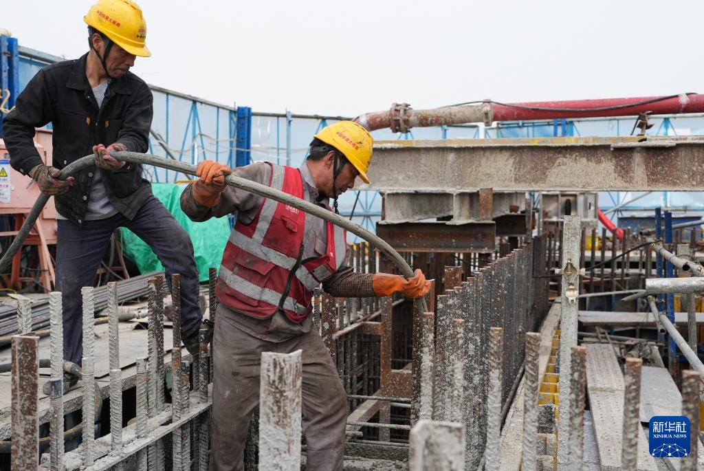 浙江：双屿门特大桥主塔建设进入冲刺阶段