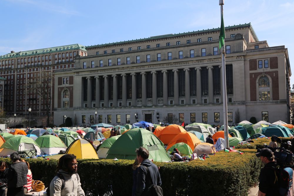 美国政府撤拨款 哥伦比亚大学裁员近180人