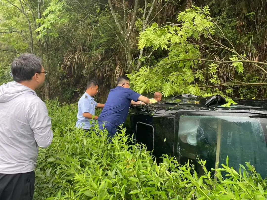 杭州三名男子勇救一家7口，身份“曝光”……