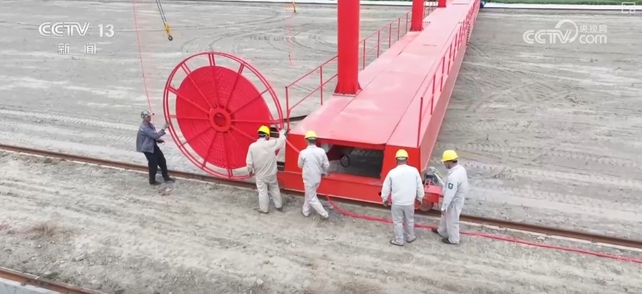 无人机当起“营养师”、“龙门吊”高效运秧 智慧农业夯实粮食丰产基础