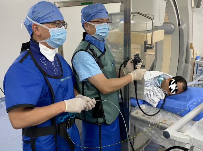 男子腹痛难忍，密密麻麻的虫子堵住了胆管！医生紧急提醒