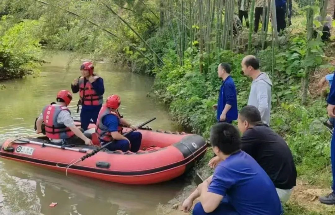 警犬、无人机……深山连续搜救23个小时