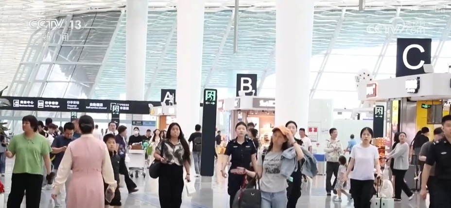 多个数据创新高!“五一”假期旅客探亲、旅游、踏青等出行意愿强烈 多个数据创新高!“五一”假期旅客探亲、旅游、踏青等出行意愿强烈