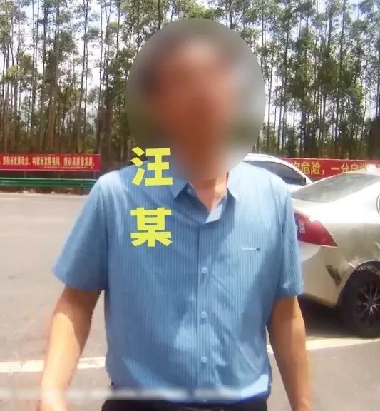 错过出口强行变道!司机一个“神操作”致车辆翻滚…… 错过出口强行变道!司机一个“神操作”致车辆翻滚……