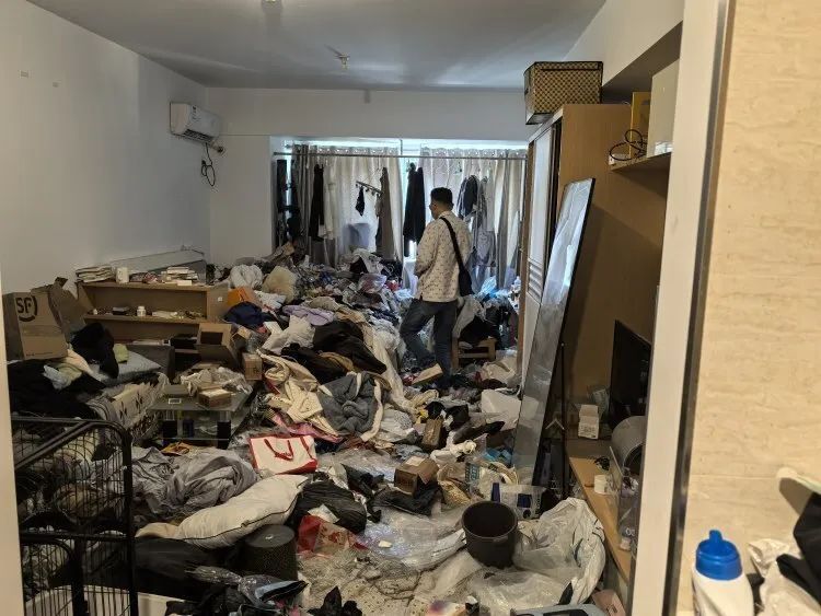 95后美女租客欠租后失联，房东开门后傻眼：房间变垃圾场，臭不可闻无从下脚