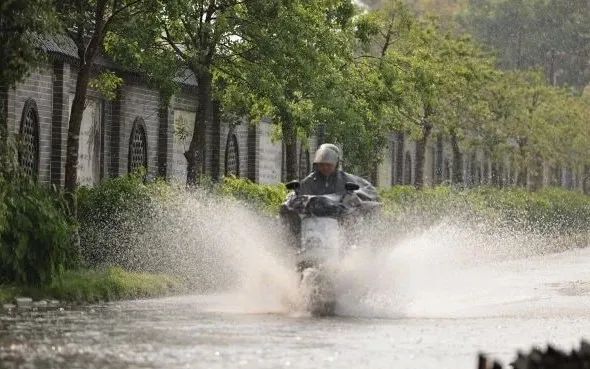 广东局地“倒水”超200毫米，一地紧急发布停课通知！新一轮降雨将在……