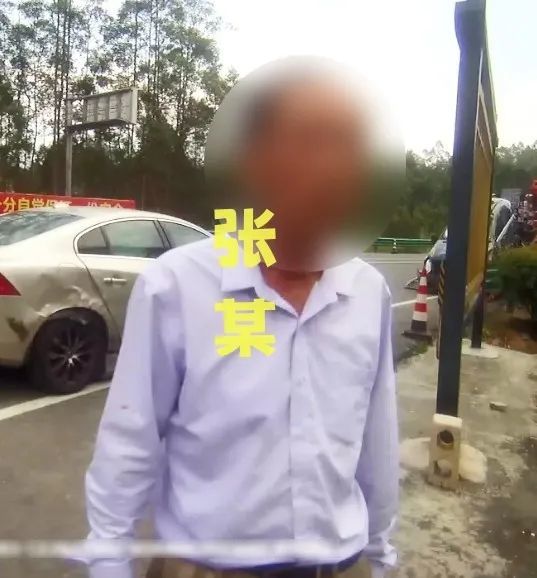 错过出口强行变道!司机一个“神操作”致车辆翻滚…… 错过出口强行变道!司机一个“神操作”致车辆翻滚……