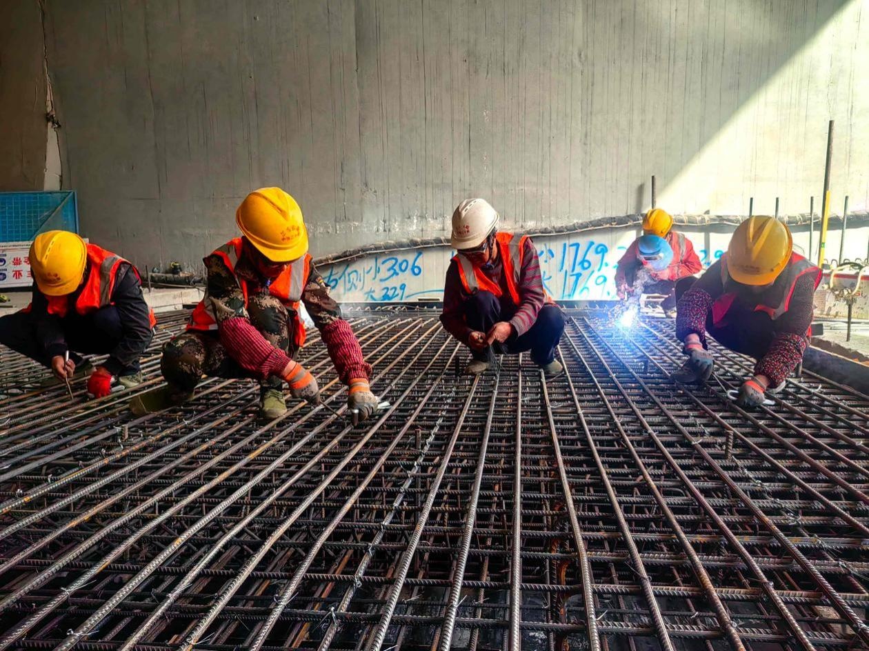 假期施工不打烊 &nbsp;兰合铁路建设加速推进