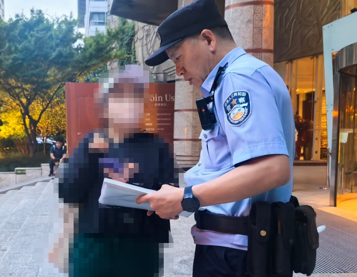 “航班故障要改签？”女子反手神操作，识破诈骗套路