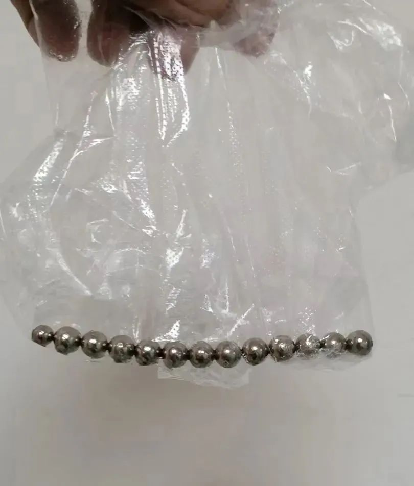 看着都疼！六旬大叔把13颗钢珠塞进尿道，医生紧急提醒