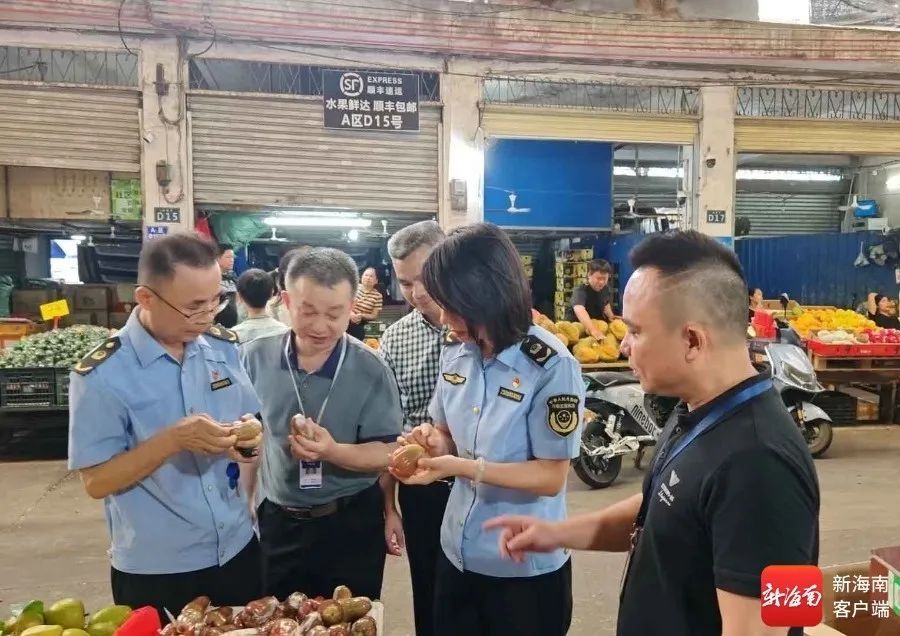 用保鲜膜“包装”莲雾烂果！海口一摊主以次充好被查