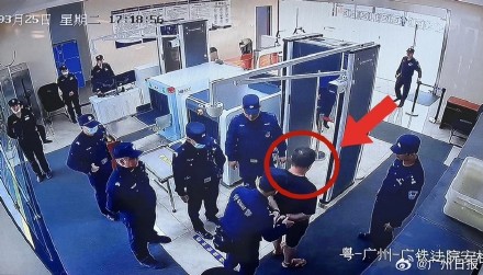 胆真大!在逃人员来法院办业务当场被捕 胆真大!在逃人员来法院办业务当场被捕