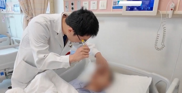 连坐两次过山车，37岁男子突发颅内出血！医生紧急提醒