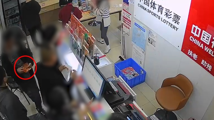 男子偷彩票店刮刮乐，一个月内中了6500元，刑拘！