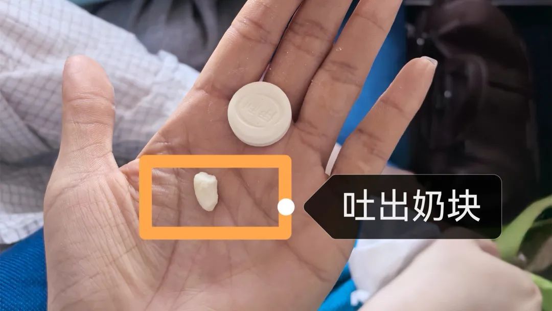 厦航一飞机上幼童卡喉！紧急救援