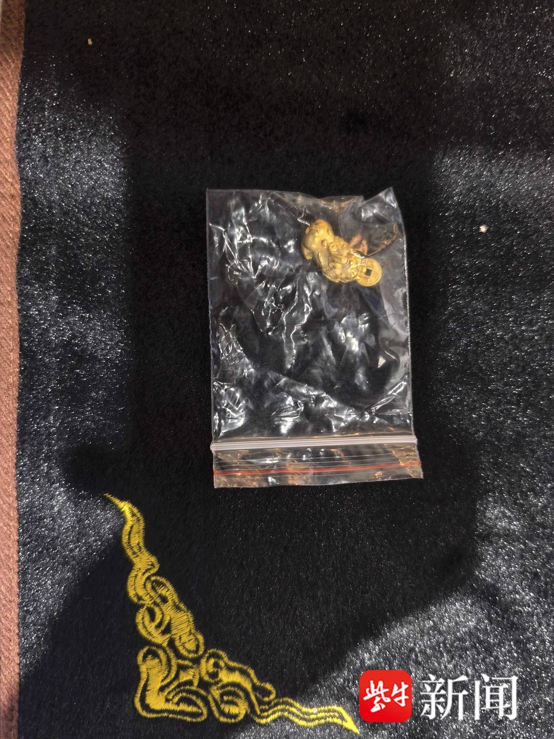 洗个车,车钥匙上的金貔貅不见了... 洗个车,车钥匙上的金貔貅不见了...