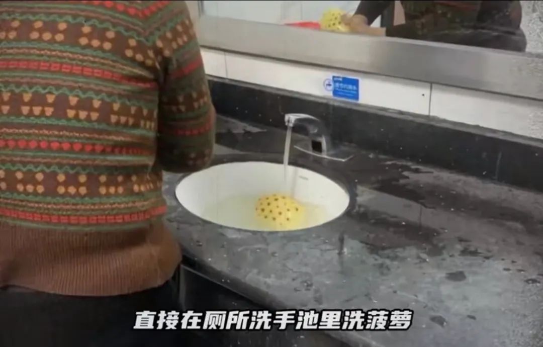 “爱吃菠萝的人天塌了”冲上热搜！看完真的不敢吃了……