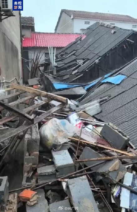 大风暴雨致湖南岳阳6户房屋倒塌 大风暴雨致湖南岳阳6户房屋倒塌