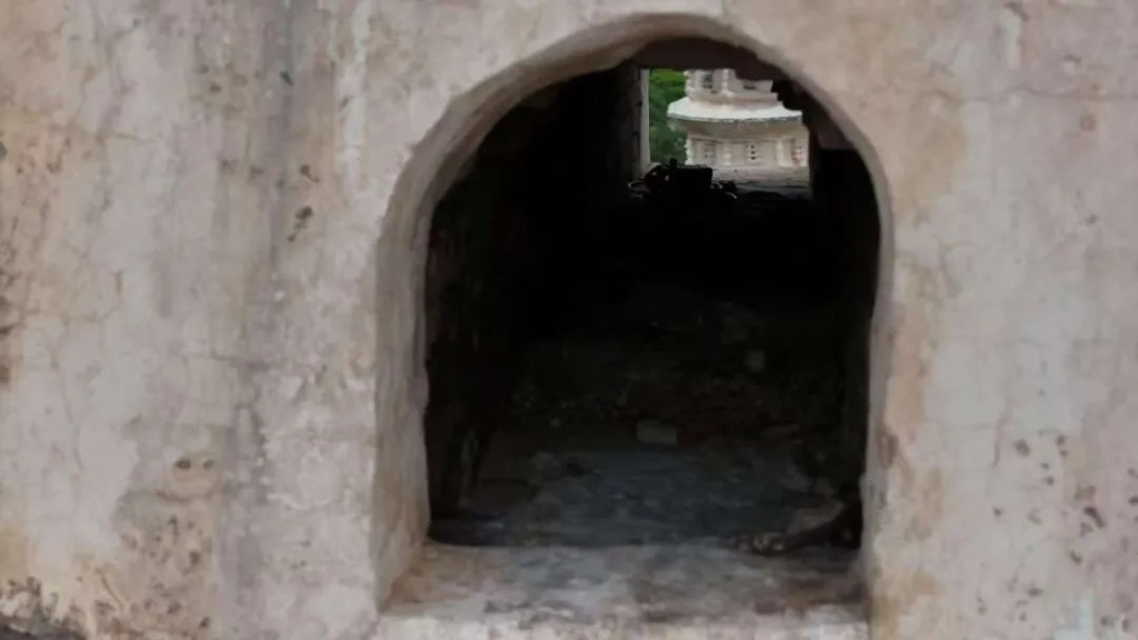 无人机穿越千年古塔时“炸机”,处理结果来了 无人机穿越千年古塔时“炸机”,处理结果来了