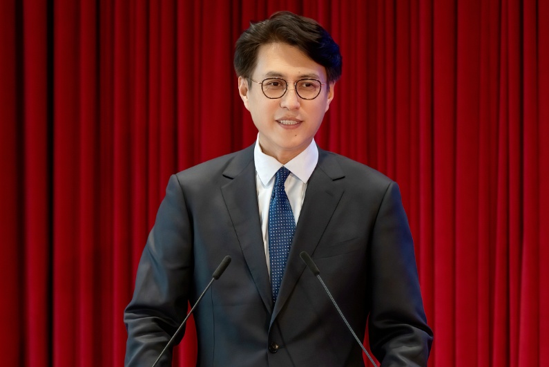 演员靳东，有新身份！