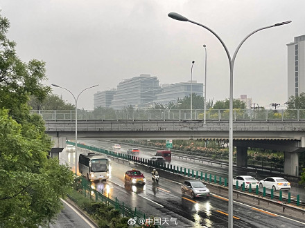 北京中到大雨来袭 局地暴雨
