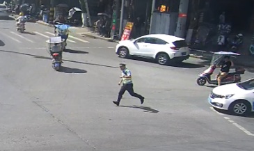 生死时速！交巡警4分钟抢通生命通道，昏迷幼童转危为安
