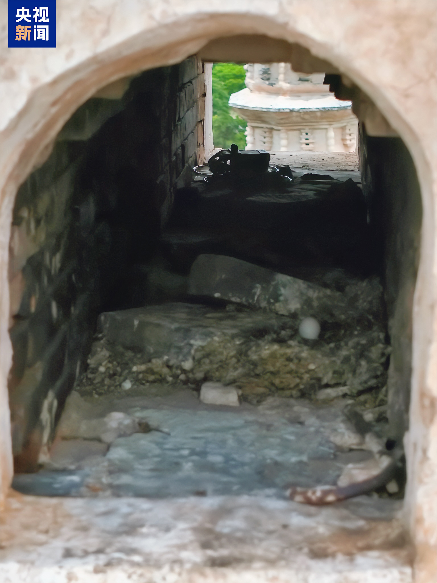 无人机“黑飞”穿越大理古塔坠落 涉事“飞手”被行拘 无人机“黑飞”穿越大理古塔坠落 涉事“飞手”被行拘