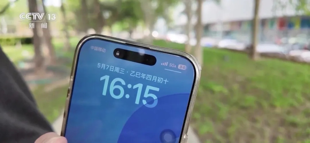 不少人突然发现，手机上出现这个符号！代表着什么？