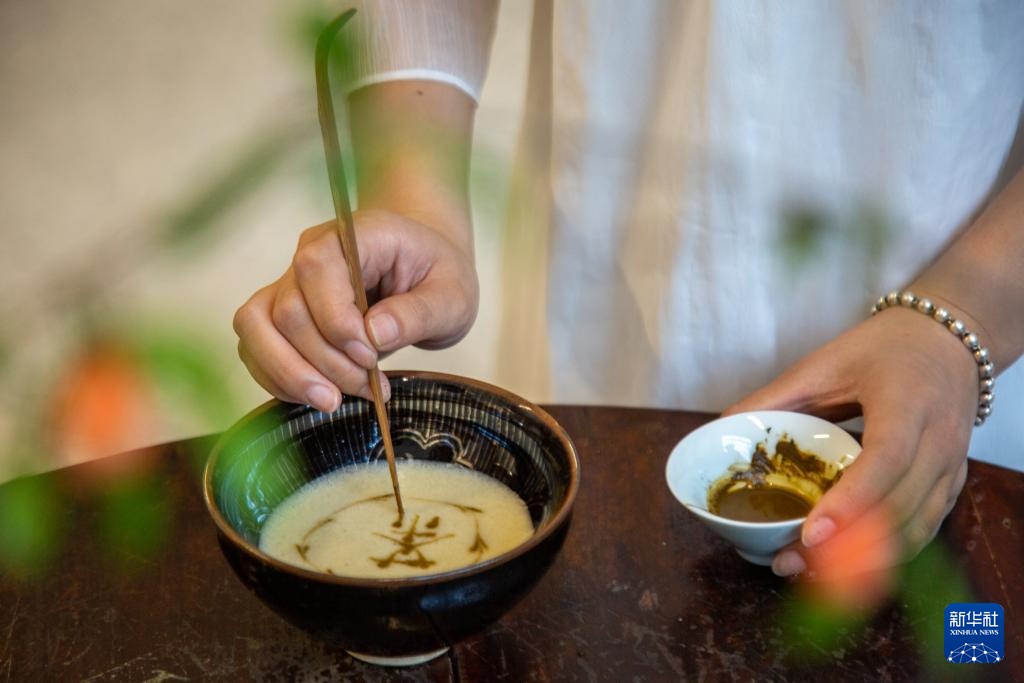 福建武夷山：职业教育服务茶产业