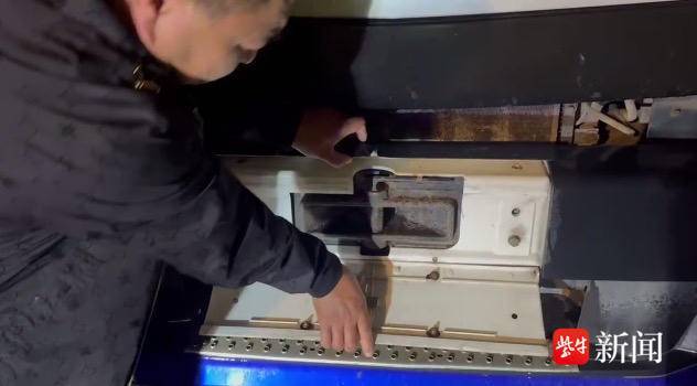 为躲抓拍安装翻牌器,不料路遇交警被查 为躲抓拍安装翻牌器,不料路遇交警被查