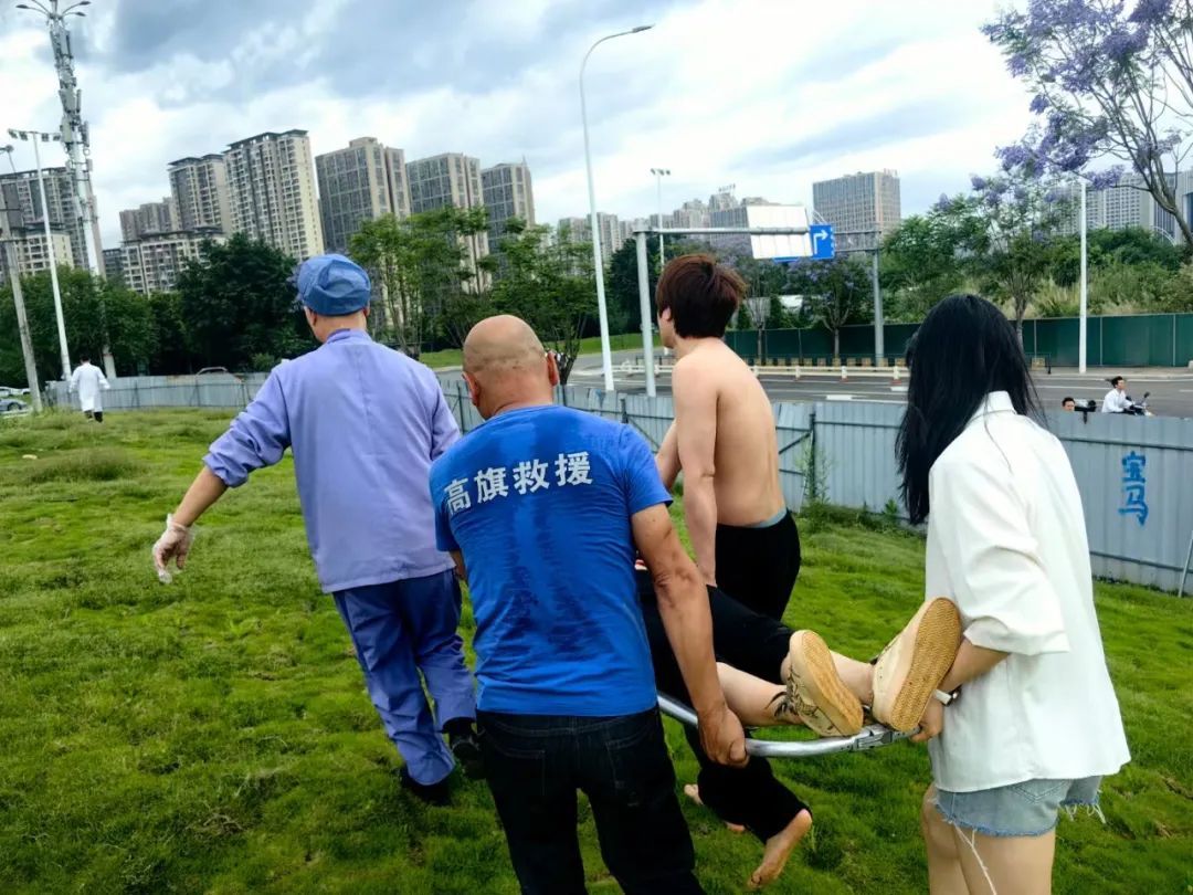 今早福州一女子落水！危急时刻他们出手了！