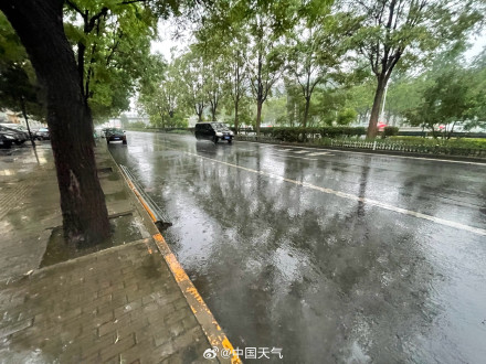 北京中到大雨来袭 局地暴雨