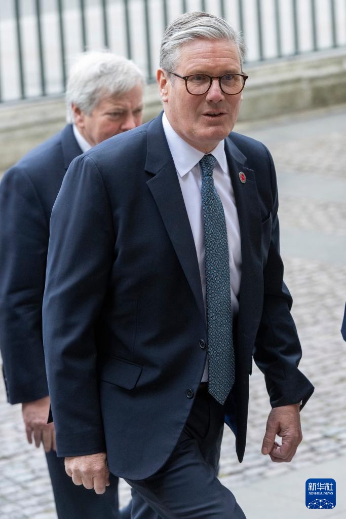 英国威斯敏斯特教堂举行感恩仪式纪念二战胜利80周年