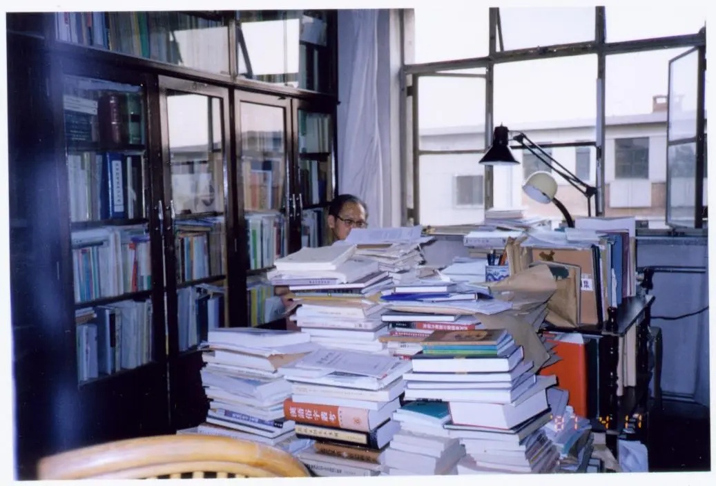 古文字学泰斗裘锡圭逝世，生命最后时光“哪怕看不见了”仍每天工作，留下两大憾事