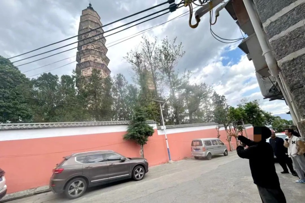 无人机穿越千年古塔时“炸机”,处理结果来了 无人机穿越千年古塔时“炸机”,处理结果来了