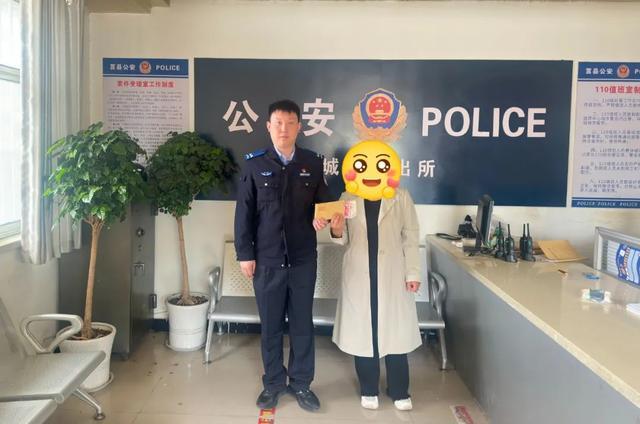 “我在银行ATM机旁发现一个信封！”