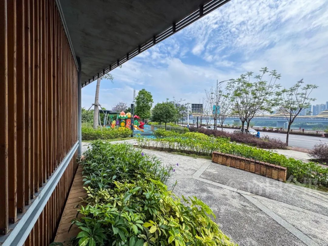 柳州公厕竟能拍出“天空之镜”!还有更多你想不到→ 柳州公厕竟能拍出“天空之镜”!还有更多你想不到→